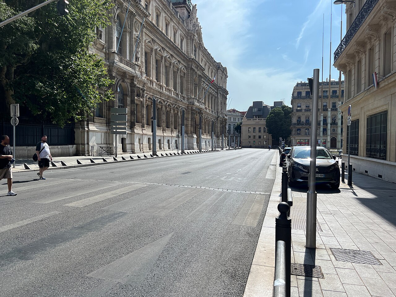Le boulevard Paul Peytral, où se trouve Café de la Banque