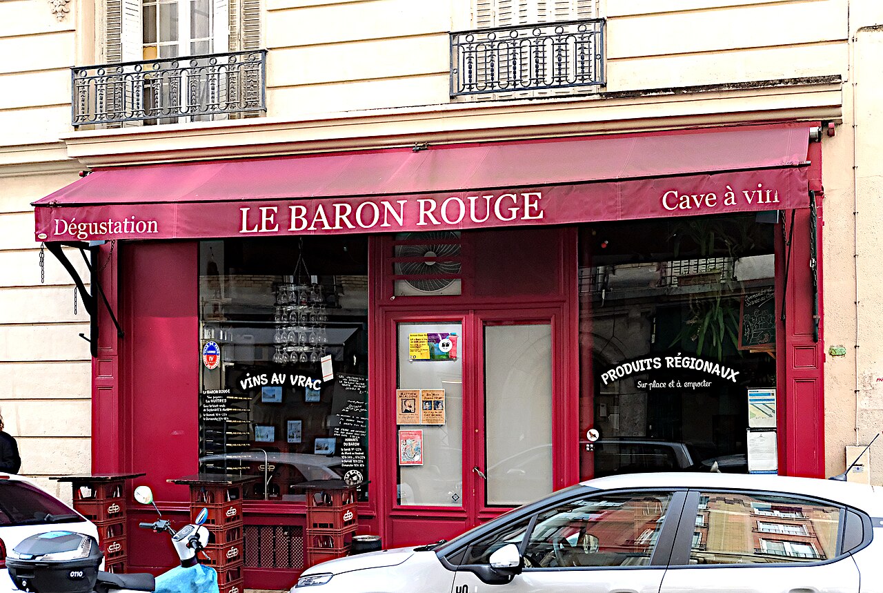 La rue Théophile Roussel, où se trouve Le Baron Rouge