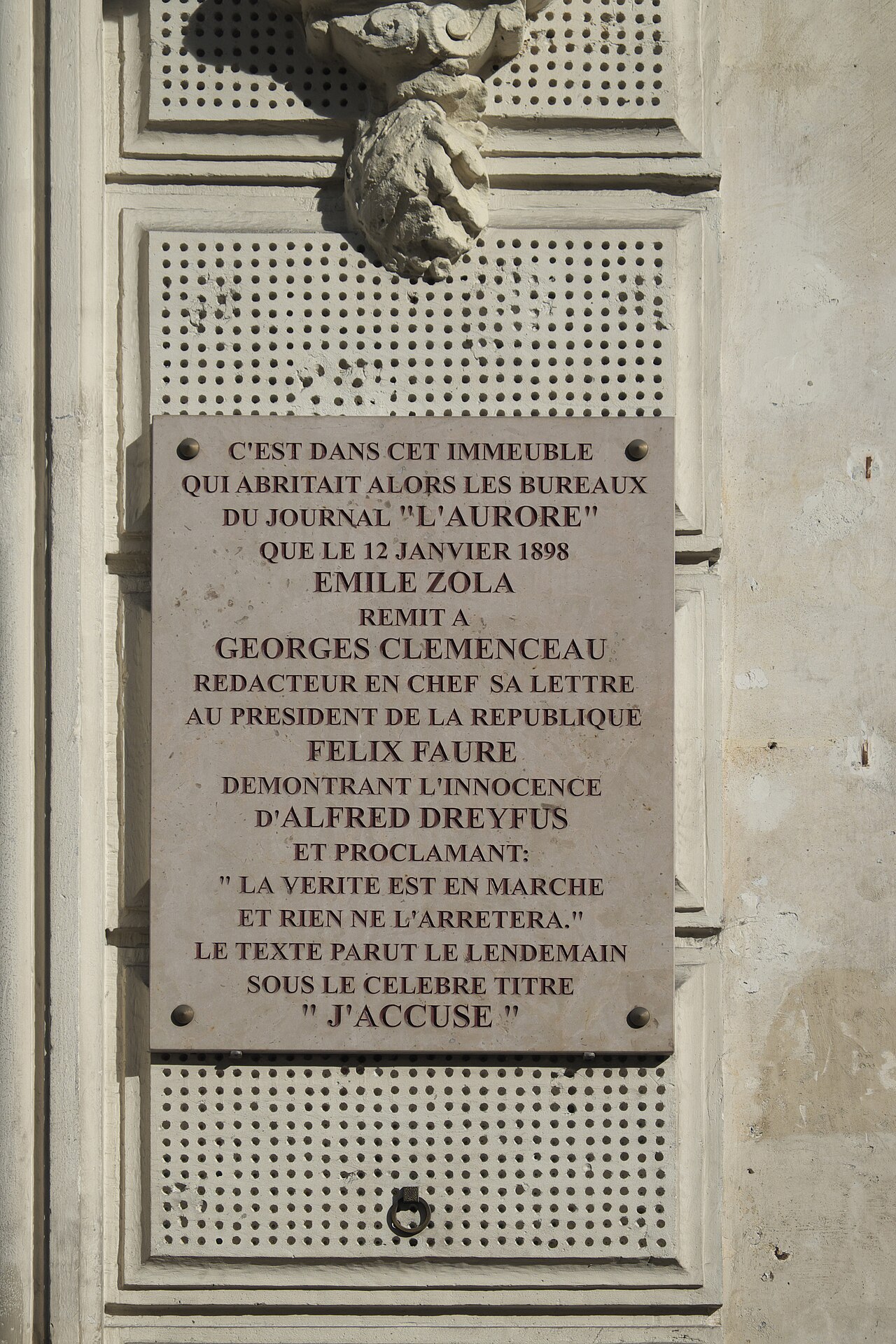 La rue Montmartre, où se trouve Le Tambour