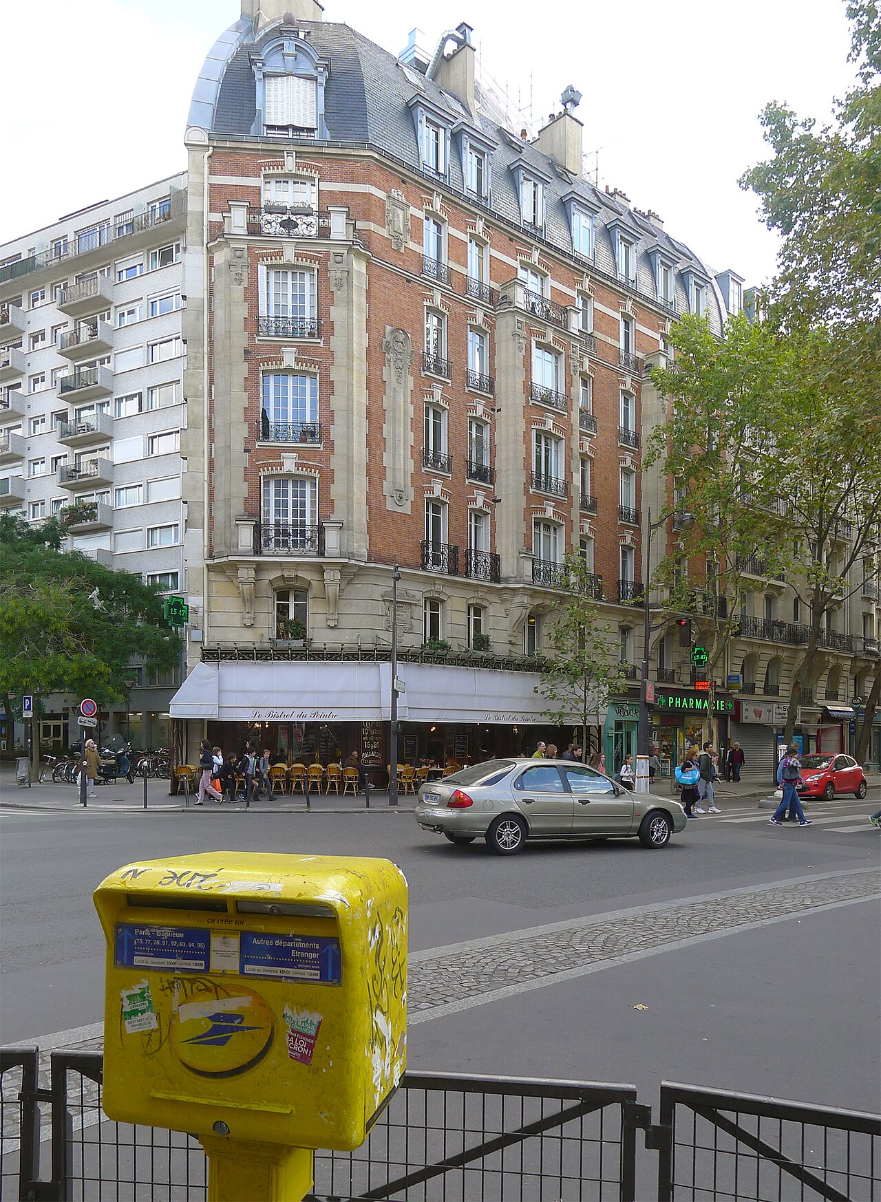 La façade du Bistrot du Peintre, avenue Ledru-Rollin, Paris